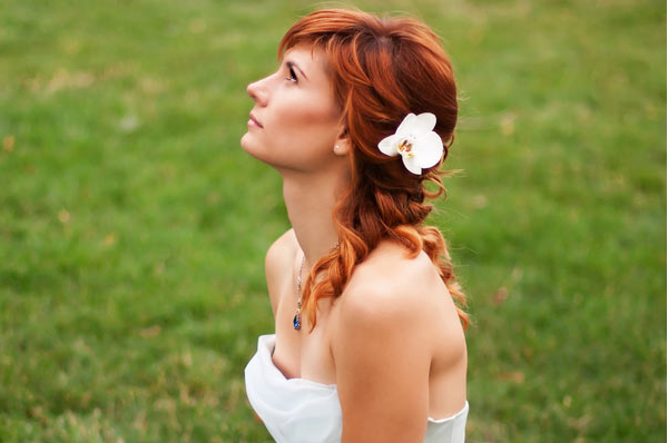 bride with flower hair