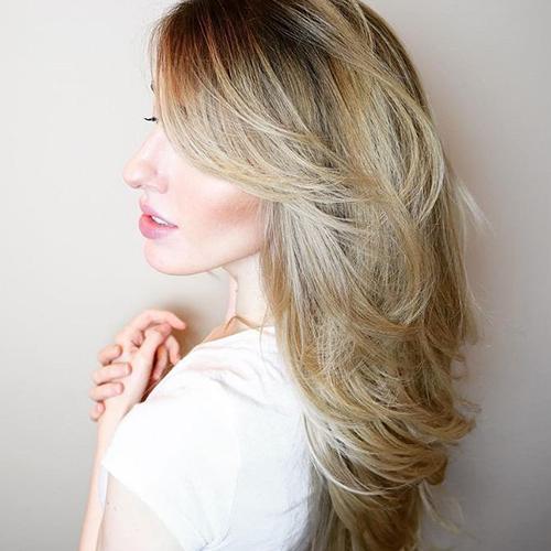 Woman with bronde hairstyle